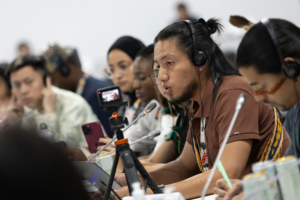 Participantes en la mesa redonda sobre la juventud organizada por el Secretario General de las Naciones Unidas, António Guterres, durante la COP30 en Belém (Brasil).